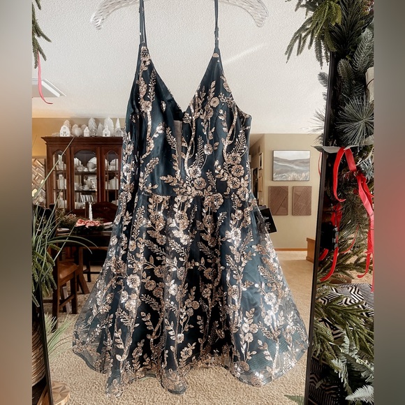 Baltic Born Dresses & Skirts - Mini sparkle holiday dress!!! New with tags from Baltic born. Size XL.